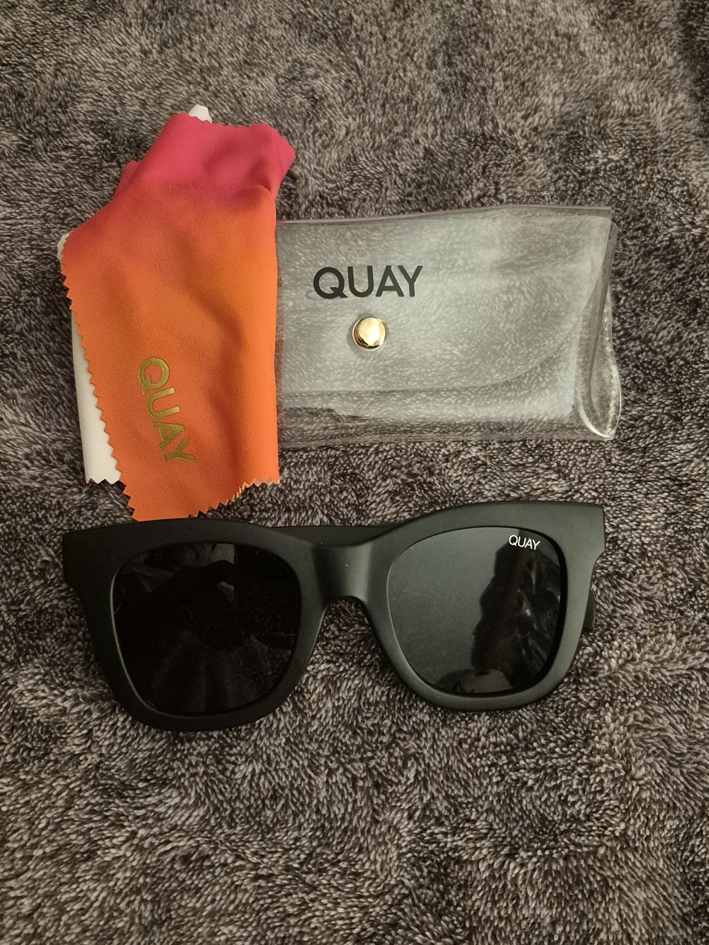 Quay Australia Black Sunglasses with Gradient Orange-Pink Cleaning Cloth